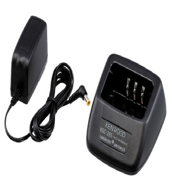 Cargador para radio portátil Kenwood KSC-35S.